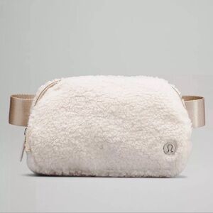 Lululemon Everywhere Belt Bag in Ivory Fleece Cream NWT Authentic